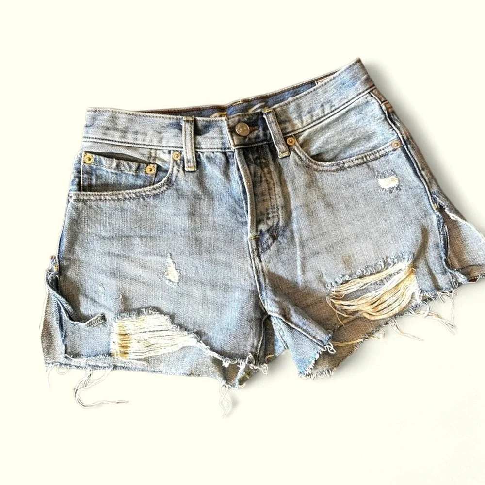 We The Free NWOT‎ Distressed Denim Cutoff Shorts Light Wash Button Fly Raw Hem